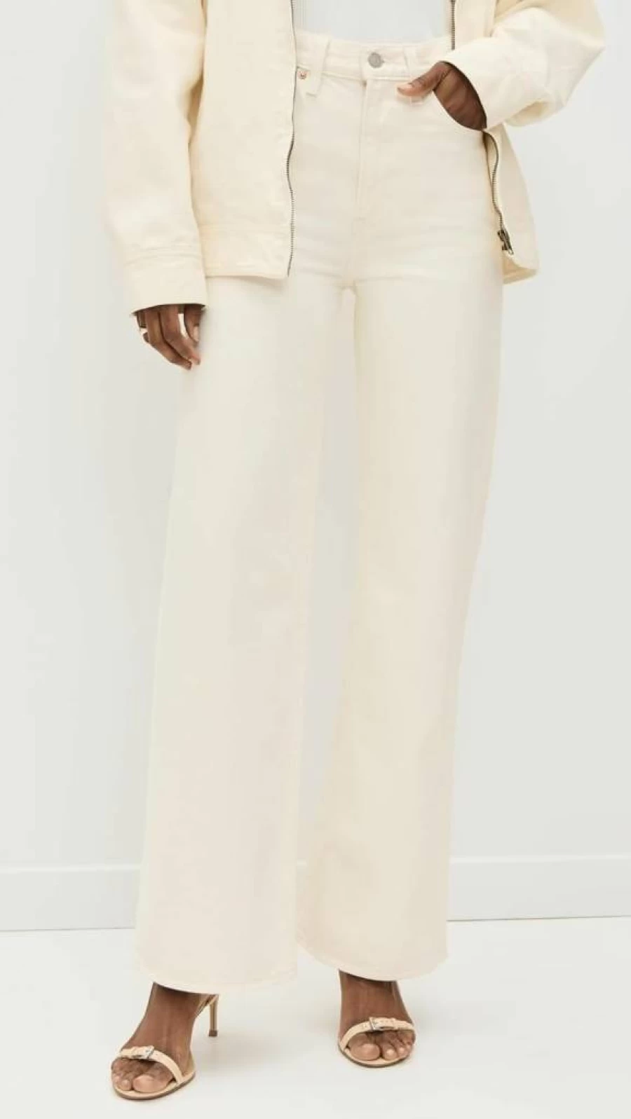 Levi's Women's High-Rise Wide Leg Jeans - Classic Ribcage Fit, Comfortable & Stylish Denim Pants