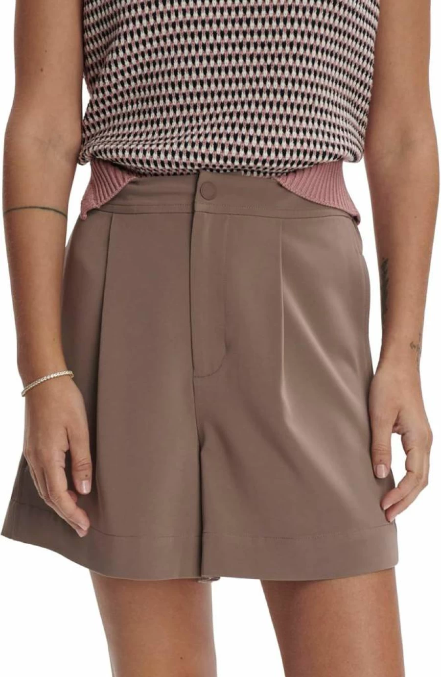 Varley Women's Mariya 4.5" Pleated Shorts - Comfortable & Styletic Athletic Shorts for Running & Yoga